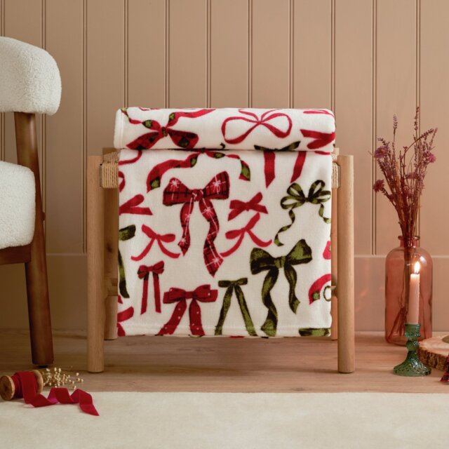 furn Festive Bows Fleece Throw - White - 140x180cm - image 1