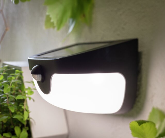 Argos Home 5W White Motion Detector Solar Light - image 1