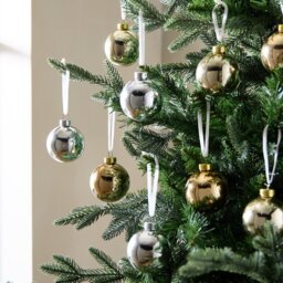 Argos Home Pack of 9 Glass Christmas Baubles - Silver & Gold