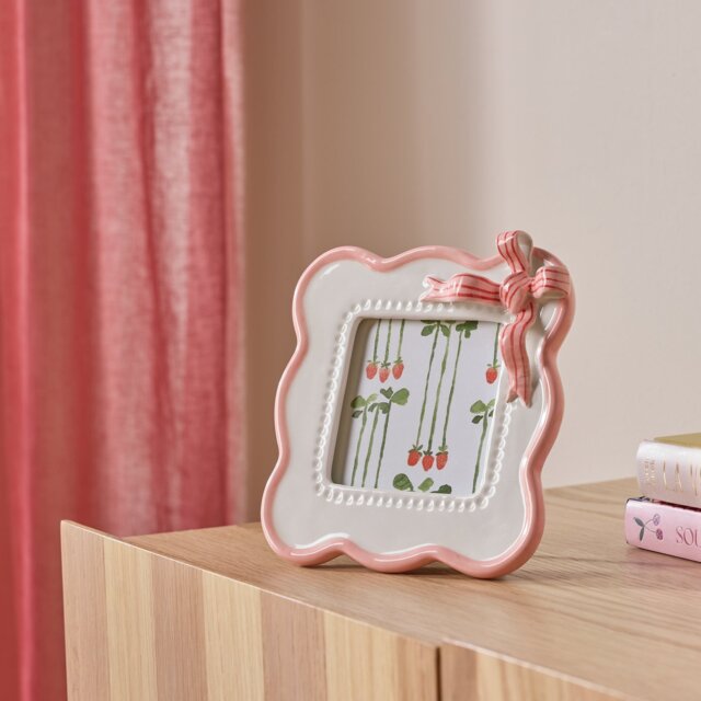 """Argos Home Ceramic Bow Pink Picture Frame - 4x4""""""" - image 1