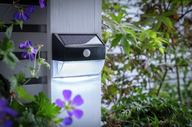 Garden by Sainsbury's White Motion Detector LED Solar Light - image 1