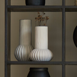 Cream Ribbed Vase - thumbnail 2