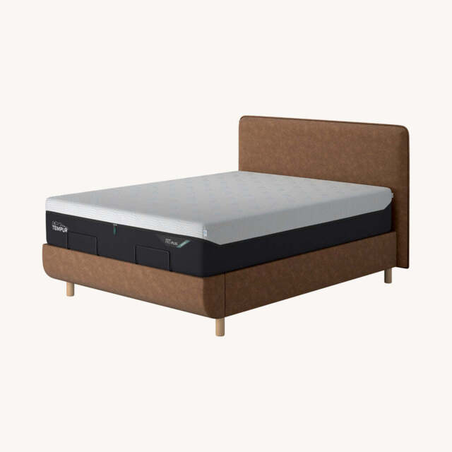 TEMPUR® Arc Static Bed with Form Headboard, King / Light Brown