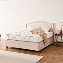 ViSpring Regal Superb Divan Base and Mattress Set, Double (4ft 6) / Medium