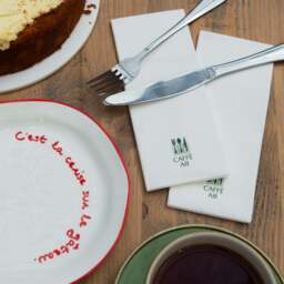 """C'est la cerise sur le gateau"" Cerise Tableware Plate" - thumbnail 4