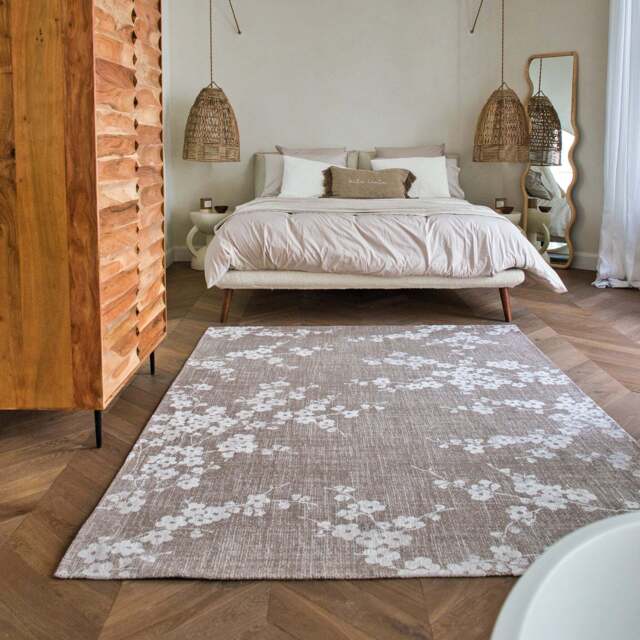 Sakura Rug, 2.8m x 3.9m / Grey - image 1
