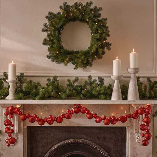 Retro 2M Bauble Garland Red