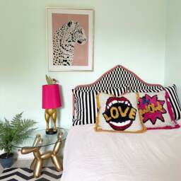 Cheeky Hiding Hare Table Lamp - Hot Pink Shade - thumbnail 4