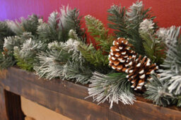 270Cm X 25Cm Artificial Snow Frosted Glacier Indoor Christmas Garland Pine Cones - thumbnail 3
