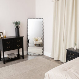 Melody Maison Large Black 4 Drawer Chest Of Drawers & Pair Of Bedside Tables - Briggs Range - thumbnail 8