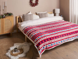 Beliani  Blanket Reka 200 X 220 Cm Red - thumbnail 2