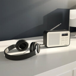 Azatom Desire X Dab / Dab+ Radio Mains & Battery, Bluetooth, Alarms, Fast Presets (Black) - thumbnail 4