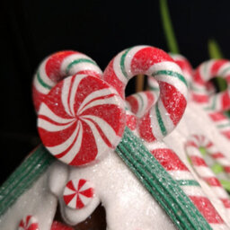 Samuel Alexander 23Cm Battery Operated Led Christmas Gingerbread Candy Chalet Decoration - thumbnail 7