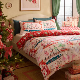 Cath Kidston Christmas Nutcracker Scene Reversible King Duvet Cover Set With Pillowcases Red / Natural - thumbnail 2