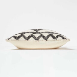 Homescapes Koba Handwoven Traditional Black & Cream Cushion 45 X 45 Cm - thumbnail 4
