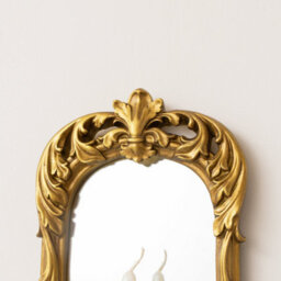Melody Maison Ornate Metal Antique Gold Mirrored Candle Sconce - thumbnail 2