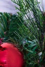 Christmas Tree World 50Cm Decorated Mixed Pine Wreath With Red Baubles - thumbnail 6