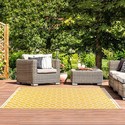 Diamond Pattern Garden Patio Rug - Weatherproof, Mould & Mildew Resistant Indoor Outdoor Mat - Gold, Measures 120 X 170Cm - image 1