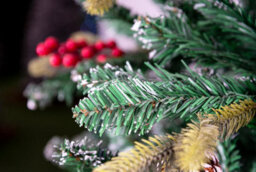 Shatchi 7Ft Stockholm Pine Artificial Designer Christmas Tree Berries & Frosted Cones Mixed - thumbnail 5