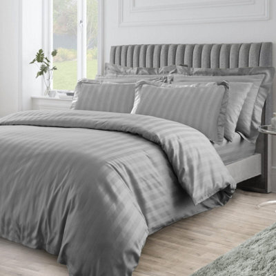 Velosso Elegant Embossed Duvet Cover & Pillowcase Set, Wrinkle-Resistant & Machine Washable Bedroom Decor - Charcoal