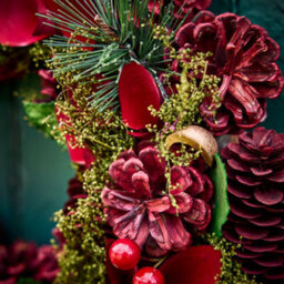 Dibor 30Cm Cluster Berries Front Door Christmas Wreath With Tree Wreath Hanger - thumbnail 3