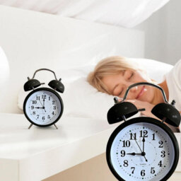 23Cm Vintage Twin Bell Retro Clock With Night Light Battery Operated Analogue Quartz Loud Alarm Clock For Bedroom - thumbnail 9
