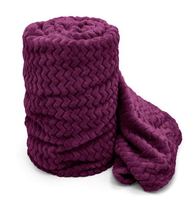 Velosso Cosy Touch Chevron Pattern Faux Mink Throw Blanket - Luxurious Feel, High-Quality Weave For Sofa, Bed - 127Cm X 152Cm - Aubergine