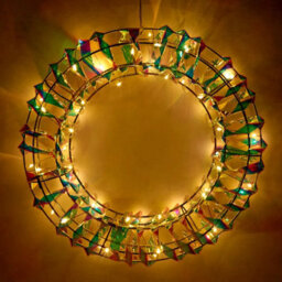 Urbn-Living Urbnliving 40Cm Round Iridescent Wreath Decoration With Led Lights Christmas Ornament Lights Hanging Xmas Decor - thumbnail 1