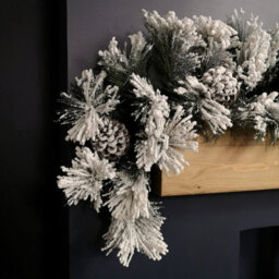 Samuel Alexander 6Ft (1.8M) Premier Christmas Snow Flocked Green Garland With Pine Cones - thumbnail 7