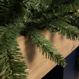 Samuel Alexander 2.7M X 30Cm Plain Green Christmas Garland With 260 Bullet Tips - thumbnail 7