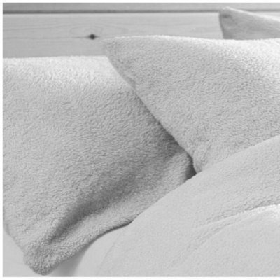 Homes & Linen Teddy Fleece Warm And Cosy Plush Fluffy Cuddly Thermal Pair Pillow Case