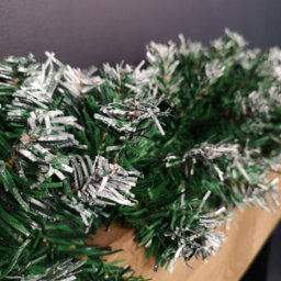 Samuel Alexander 2.7M Snowy Green Christmas Garland With 260 Snow Tipped Christmas Garland Decoration - thumbnail 6