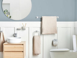 Beliani 6-Piece Bathroom Hardware Set Uvita With Towel Bars And Hooks Silver - thumbnail 2