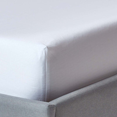 Homescapes White Organic Cotton Fitted Sheet 400 Thread Count, Small Double - image 1