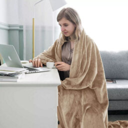 Ameha Fleece Plain Blanket, Lightweight & Reversible Throw For Travel, Bed & Sofa Blanket, Camel Double 150X200Cm - thumbnail 4