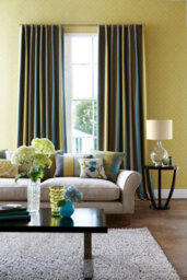 Elegant Clear Pear Shaped Table Lamp With Cream Linen Shade - thumbnail 2
