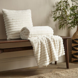Catherine Lansfield Cosy Ribbed Faux Fur Blanket Throw Cream - thumbnail 3