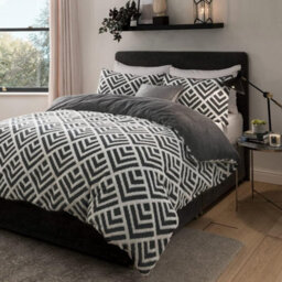Smart Living Luxurious Geo Jacquard Fleece Duvet Cover With Pillowcases - thumbnail 2