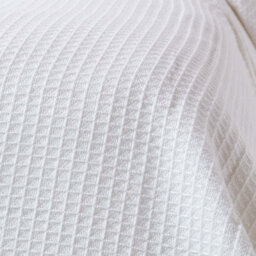Homescapes Organic Cotton Waffle Blanket/ Throw White, 228 X 228 Cm - thumbnail 3