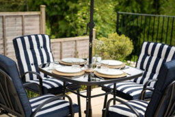 Primrose 4 Seater Garden Furniture Dining Set With Reversible Cushions And Crank Parasol In Navy - thumbnail 2