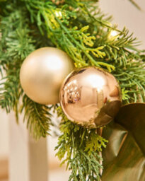 WeRChristmas 9 Ft Pre-Lit Mixed-Foliage Artificial Christmas Garland With Berries And Pinecones, 50 Warm White Leds - thumbnail 5