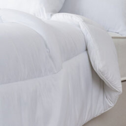 Slumberdown Climate Control Super King Duvet 4.5 Tog Temperature Regulating Lightweight Summer Quilt 2 Medium Pillows Washable - thumbnail 7