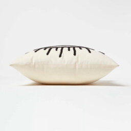 Homescapes Eye See You White Tufted Cotton Cushion 45 X 45 Cm - thumbnail 4