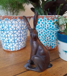 Inspirational Gifting Miniature Sitting Hare Garden Sculpture Cast Aluminium Ornament - thumbnail 2