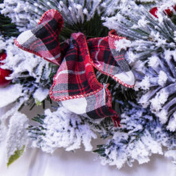 Christmas Tree World 50Cm Flocked Decorated Mixed Pine Wreath With Tartan Bows - thumbnail 3