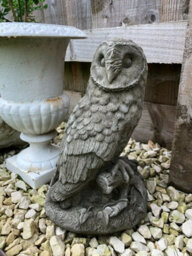 Burgess Barn Owl Stone Statue Vintage Style Bird Outdoor British Made Garden Ornament Sculpture - thumbnail 1