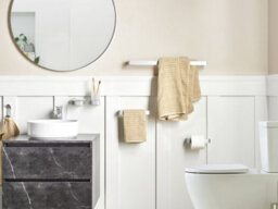 Beliani 6-Piece Bathroom Hardware Set Zorritos With Towel Bars And Hooks Metal Silver - thumbnail 2