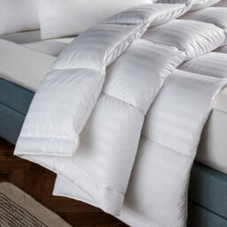 MHG Living 3 Tog Summer Duvet - Lightweight Striped Microfibre Duvet, Breathable & Hypoallergenic - thumbnail 3