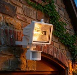 Outdoor Security Light, White, 500 Watt Ip44, Halogen, Pir Motion Sensor, Floodlight + Free Halogen Bulb - thumbnail 4