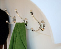 Statement Furniture Tetbury Small Hallway Coat Rack With Storage Baskets - White - thumbnail 3